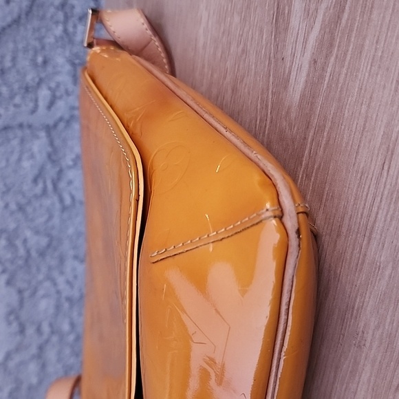 Louis Vuitton THOMPSON STREET VERNIS IN MANGO - Picture 6 of 16
